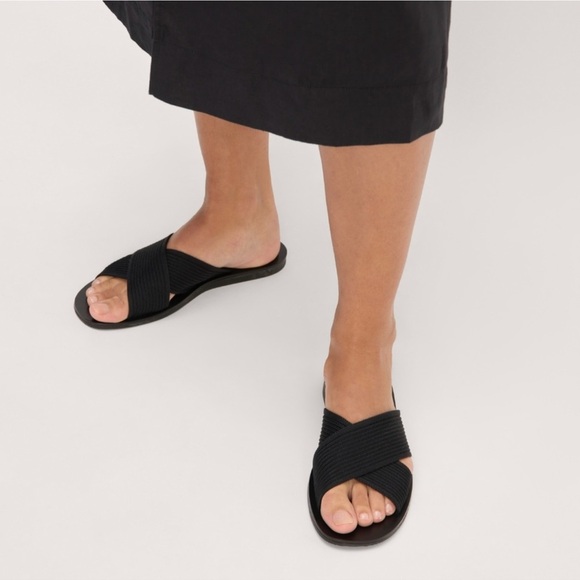 NEW Everlane Black Reknit Day Crossover Sandal in Size 7.5 - Picture 1 of 6